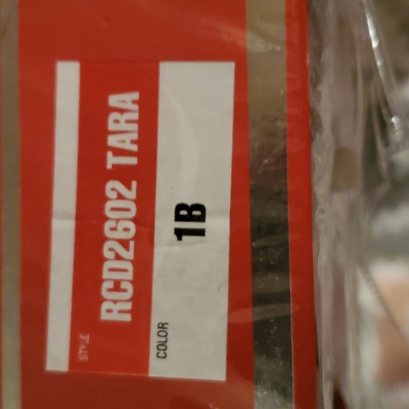 Mane Concept, Red Carpet Lace Front Wig, Style: RCD2602 TARA, Color: 1B, NWT - Picture 2 of 5